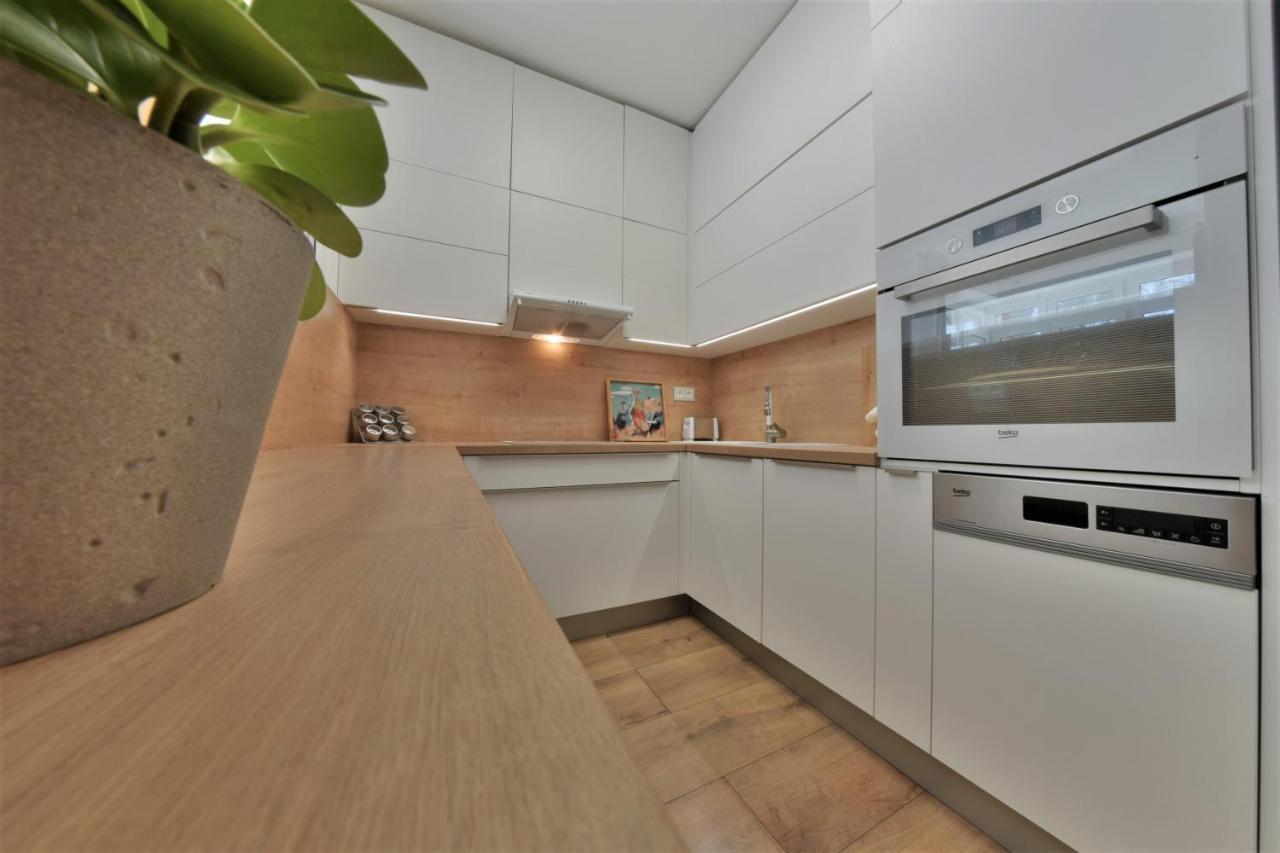 Big 75M2 Next To Opera Building In Direct Centrum, Air-Conditioned, Balcony, 24H Self Checking Banska Bystrica Bagian luar foto