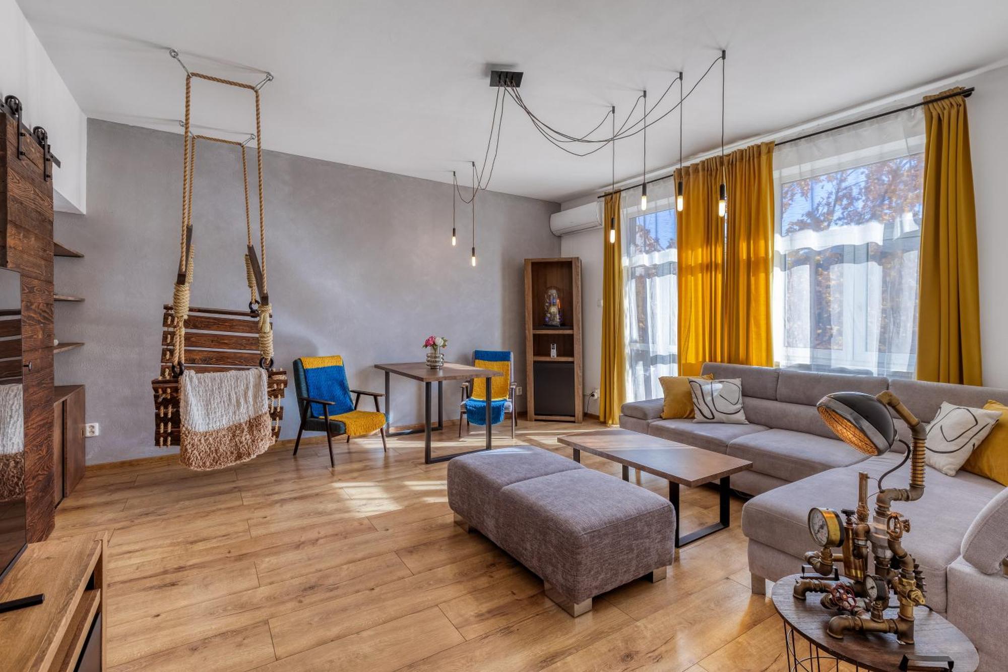 Big 75M2 Next To Opera Building In Direct Centrum, Air-Conditioned, Balcony, 24H Self Checking Banska Bystrica Bagian luar foto
